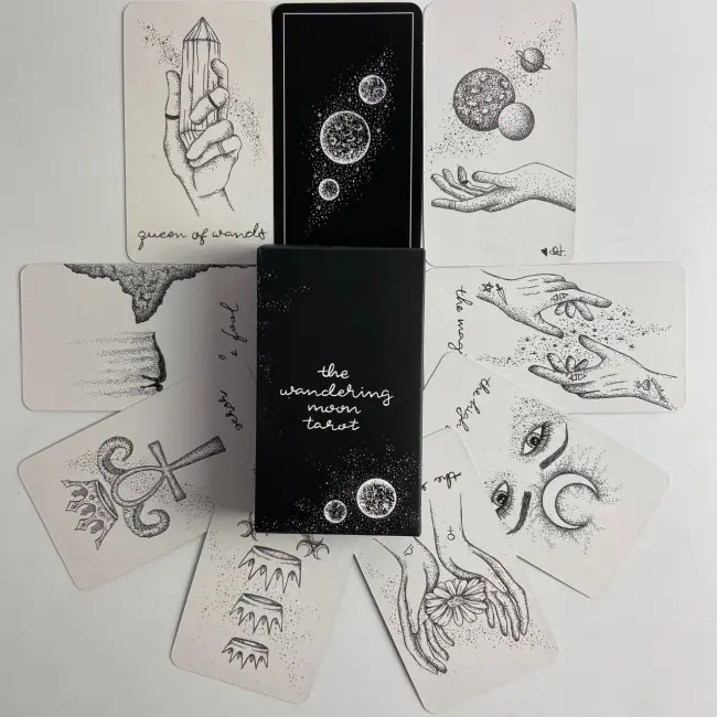 Карти Таро - Блукаючого Місяця, зменшена (The Wandering Moon Tarot)
