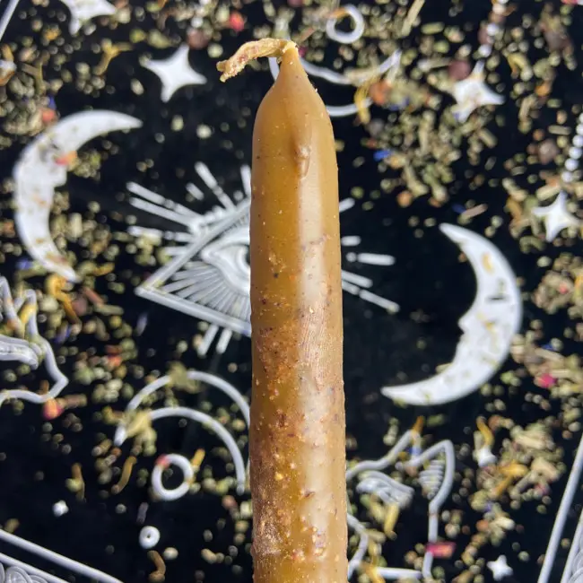 Жовта макана воскова свічка з мускатним горіхом, 18 см